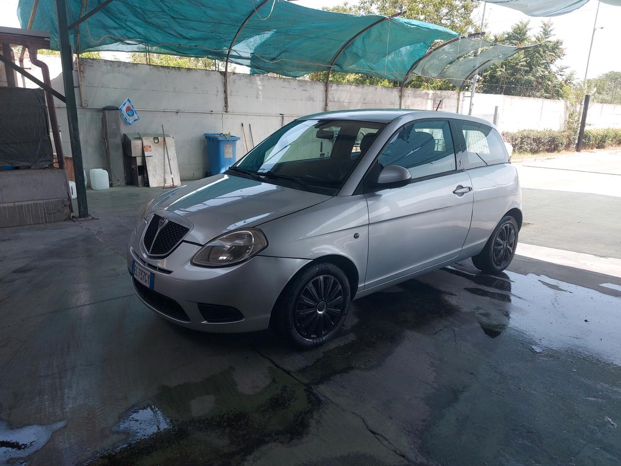 Lancia Ypsilon 1.2b 2010 clima ecc