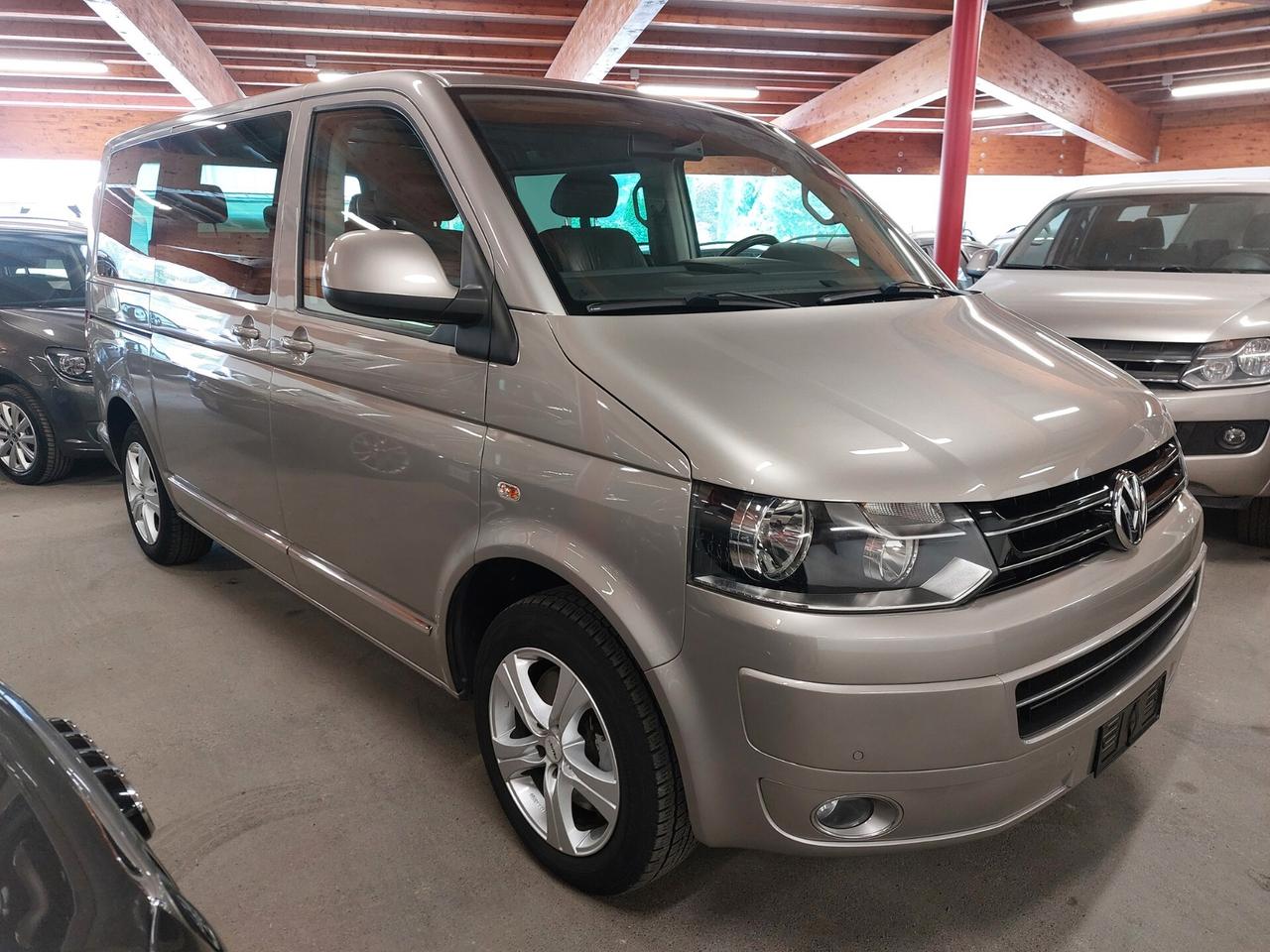 VW T5 Multivan 2.0 TDI letto 6 posti 180 CV