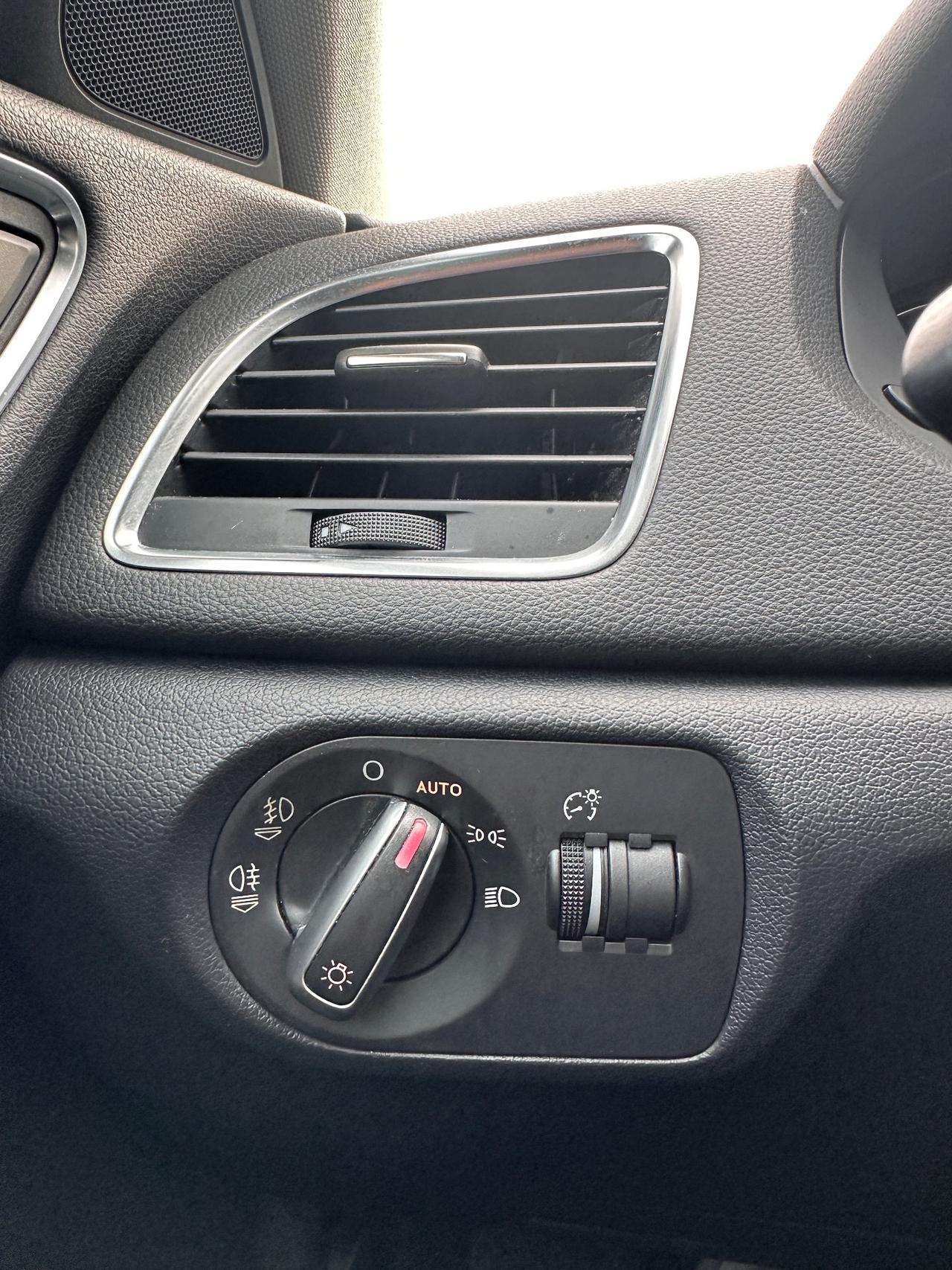 Audi Q3 2.0 TDI Advanced-2013 LED/17"