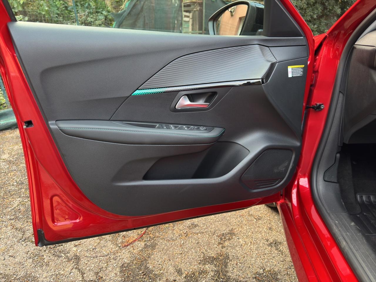 Peugeot 208 motore elettrico 136 CV 5 porte GT