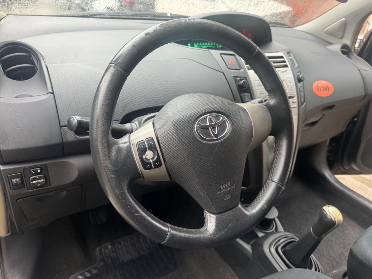 Toyota Yaris 1.0 3 porte Sol