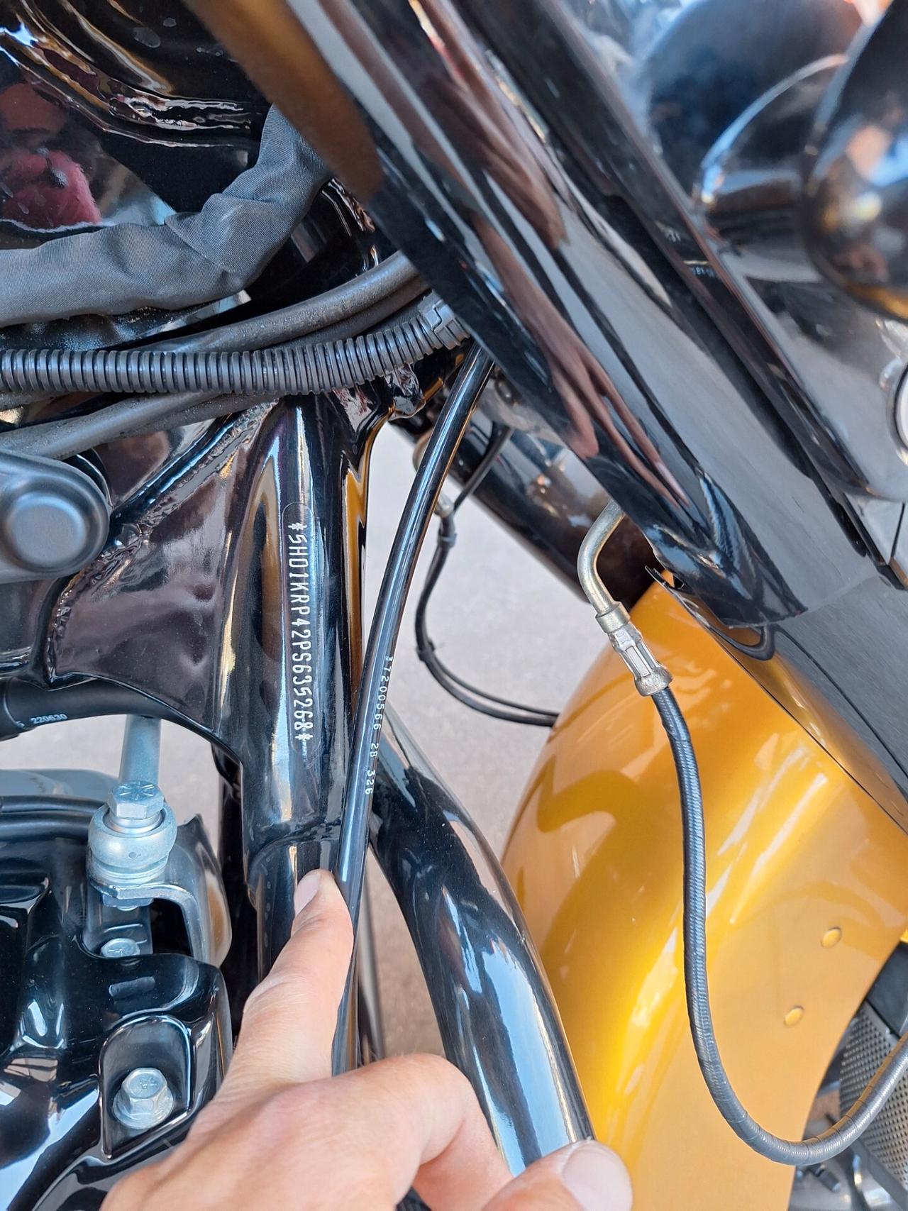 Harley-davidson Touring Street Glide Gold 114