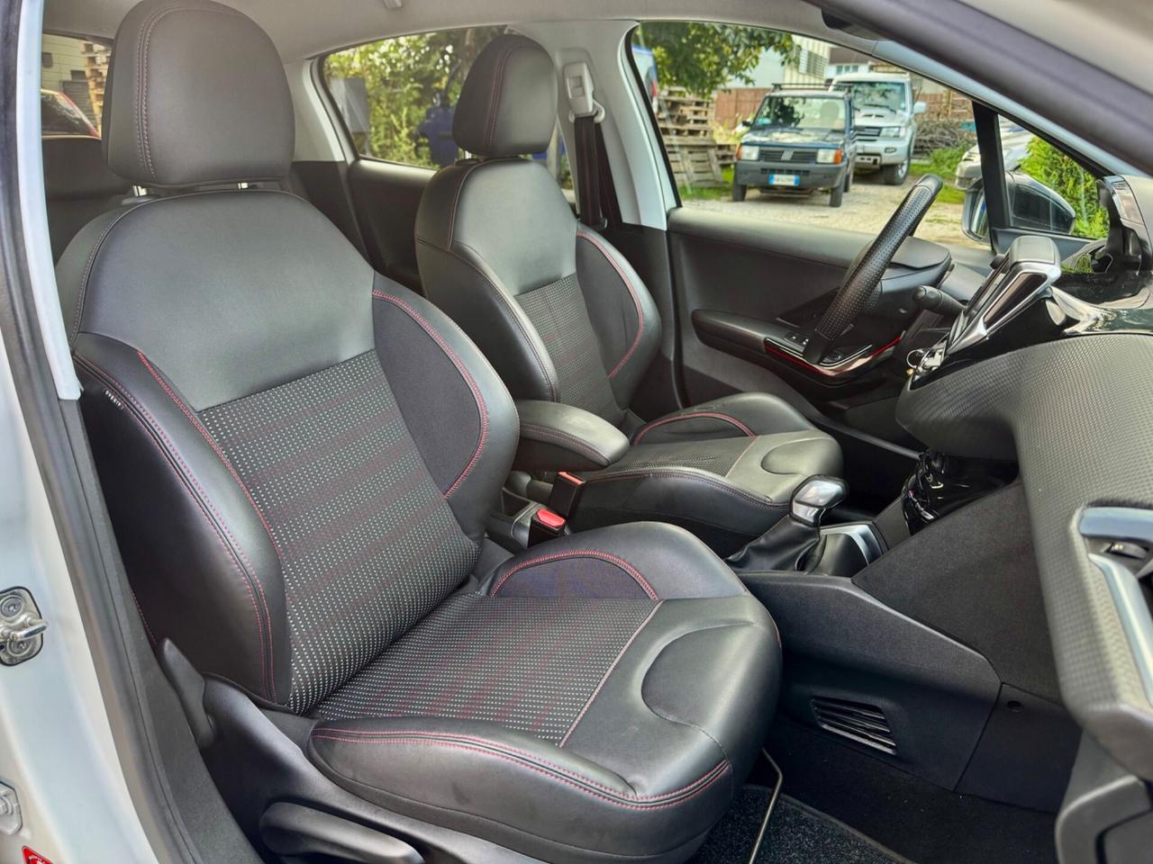 Peugeot 208 GT Line 1.2 110CV NEOPATENTATI
