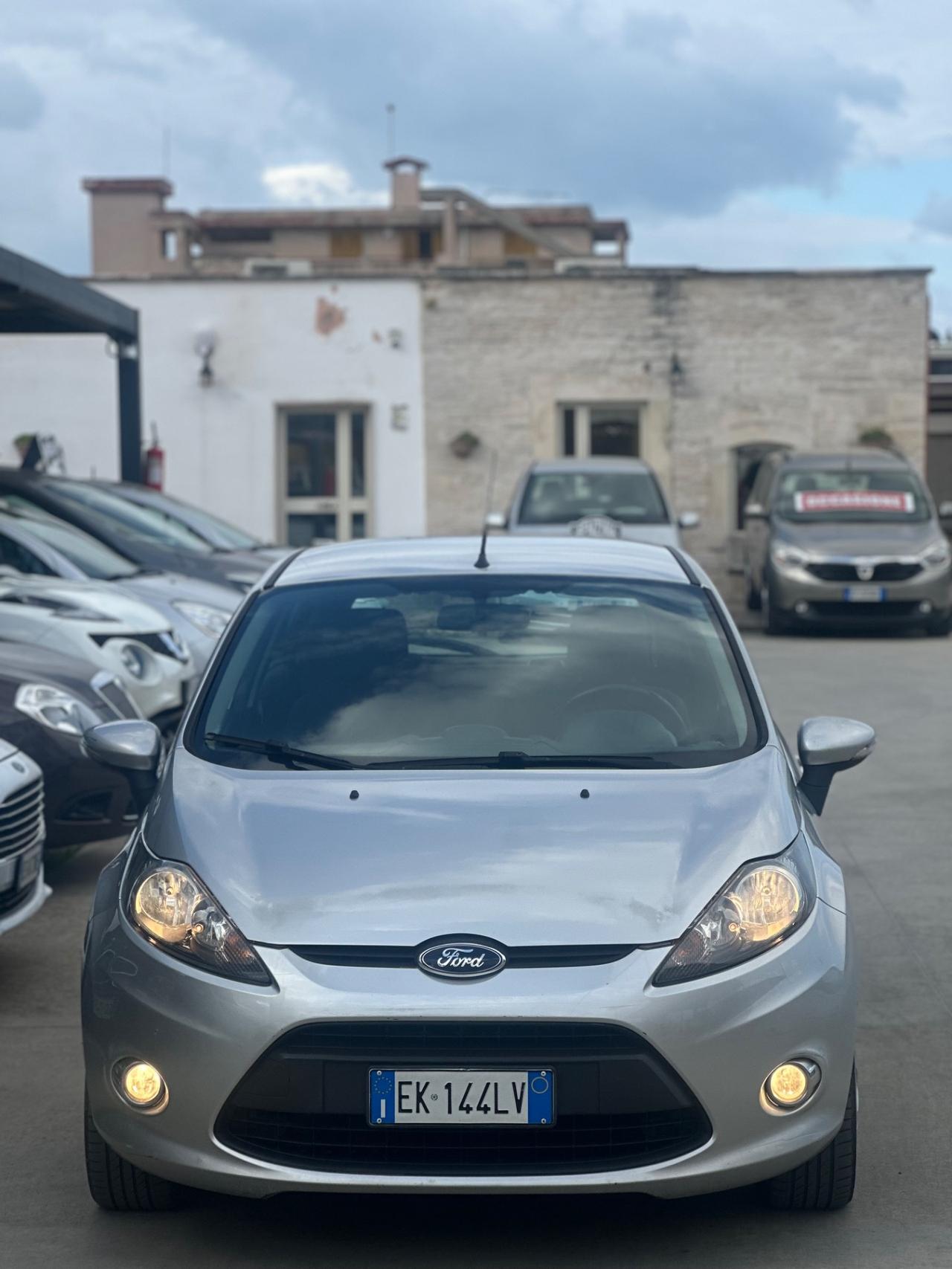 Ford FIESTA 1.4 DIESEL 2011 - GANCIO E CARRELLO