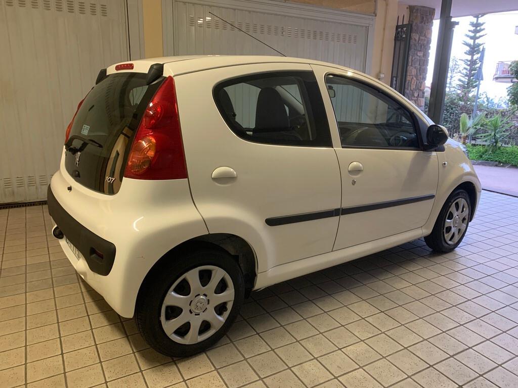 Peugeot 107 1.0 68CV 5p. 5.400 KM !!!!