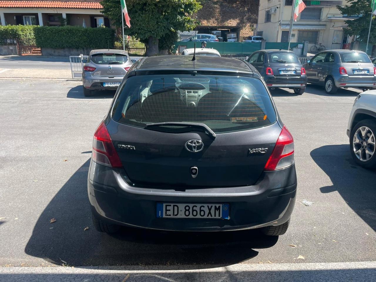 Toyota Yaris 1.0 5 porte