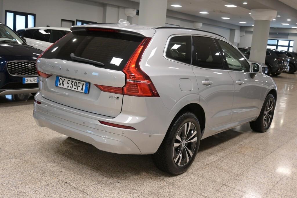 VOLVO XC60 2.0D 197CV B4 (D) GEARTRONIC AWD MOMENTUM PRO ( FARI LED - ADAPTIVE CRUISE - COCKPIT - MIRROR - PARK ASSIST - TELECAMERA 360 - CERCHI 18 )
