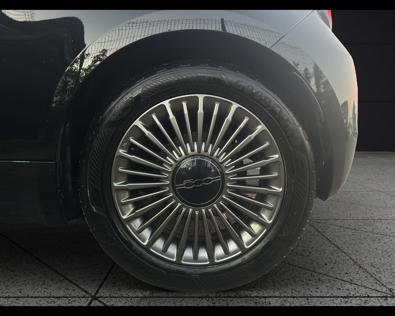 FIAT 500e - 500e Berlina 42 kWh Icon +