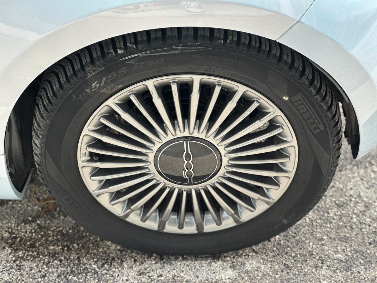 Fiat 500e Berlina 43 kWh La Prima