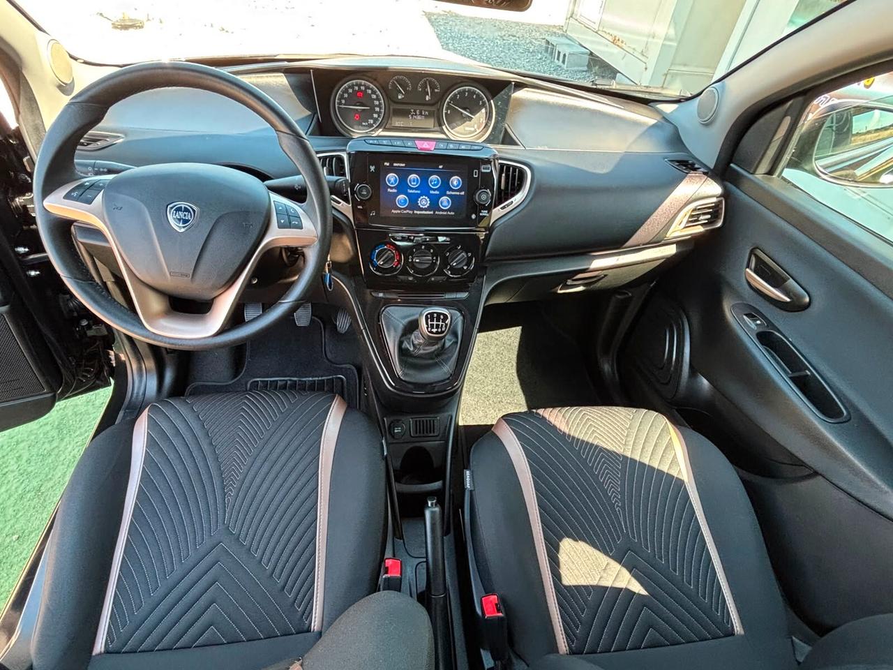 Lancia Ypsilon 1.0 Hybrid/ Benzina