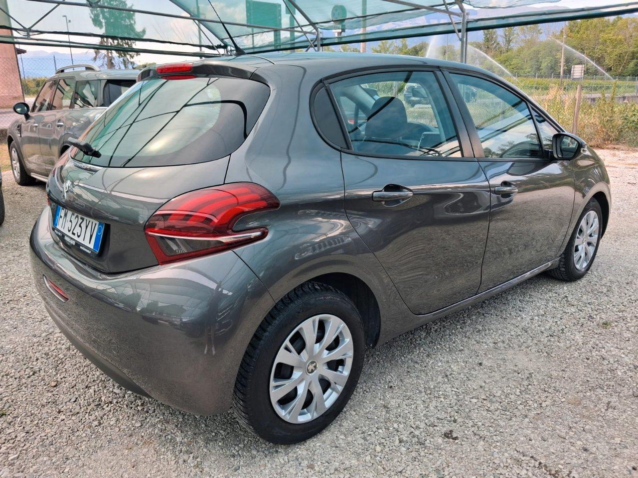 Peugeot 208 5 Porte 1.6 bluehdi Touch 75cv