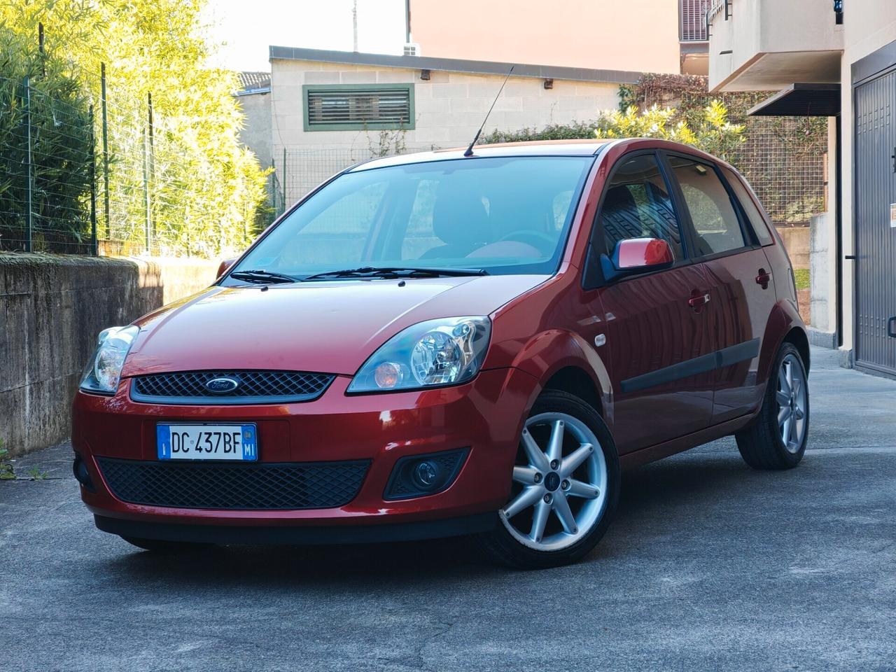 Ford Fiesta 1.2 BENZINA 75cv / 50.000km / Unipro