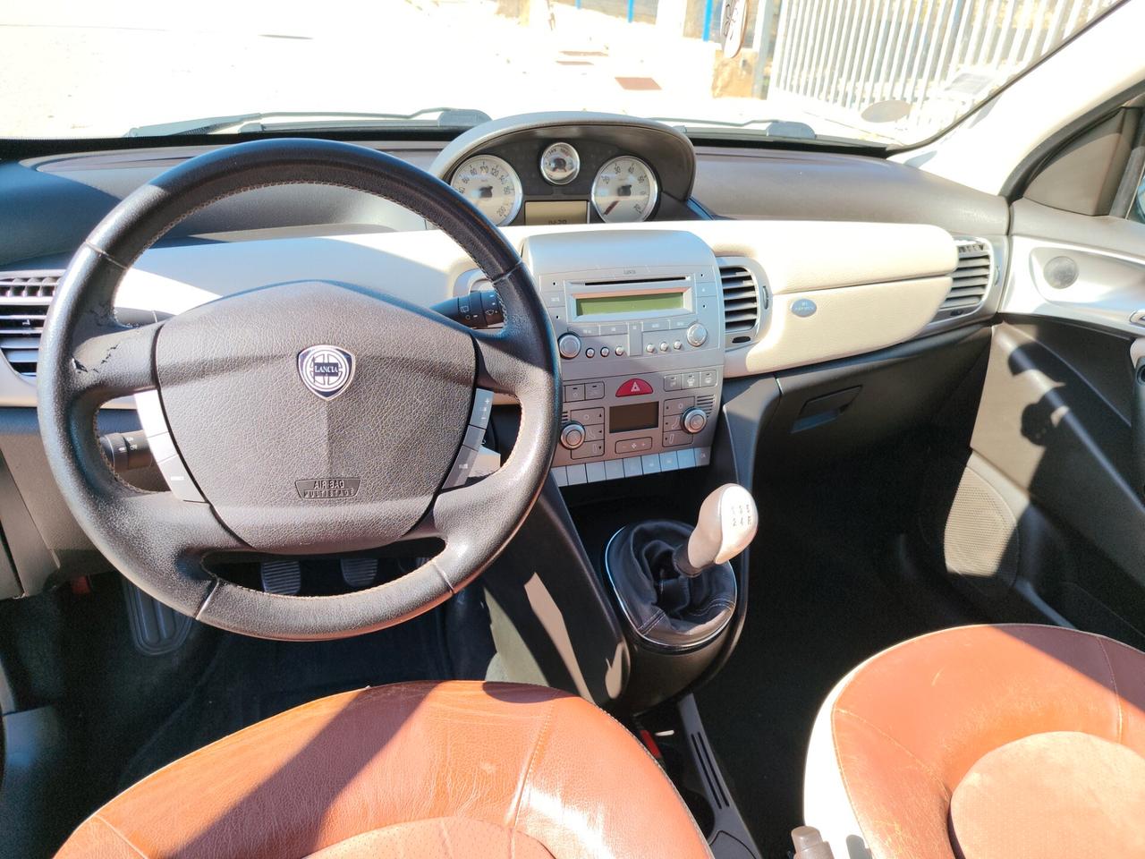 Lancia Ypsilon 1.3 MJT 75 CV Platino