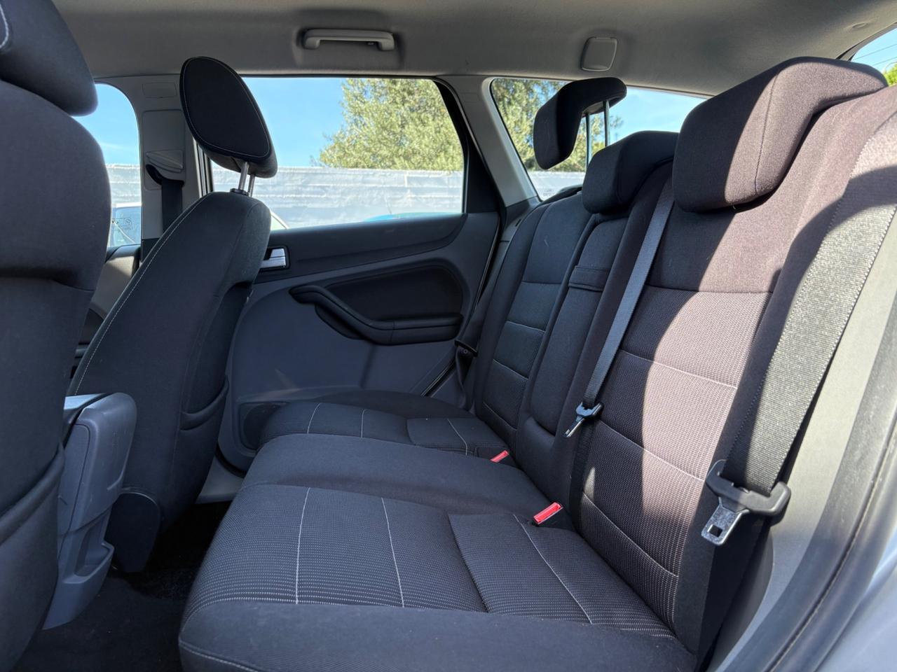 Ford Focus 1.6 gpl titanium