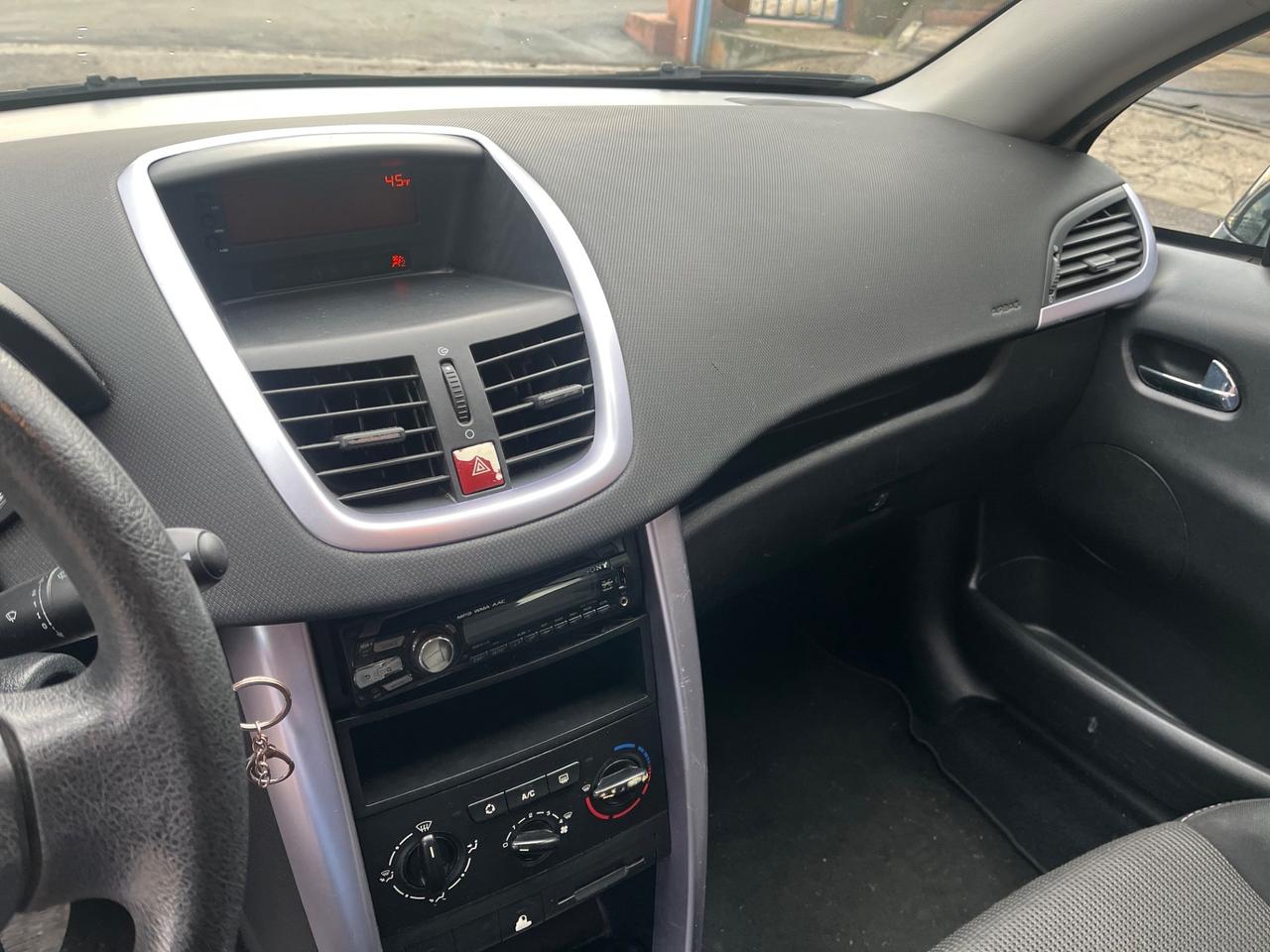 Peugeot 207 1.6 HDi 110CV CC Tecno