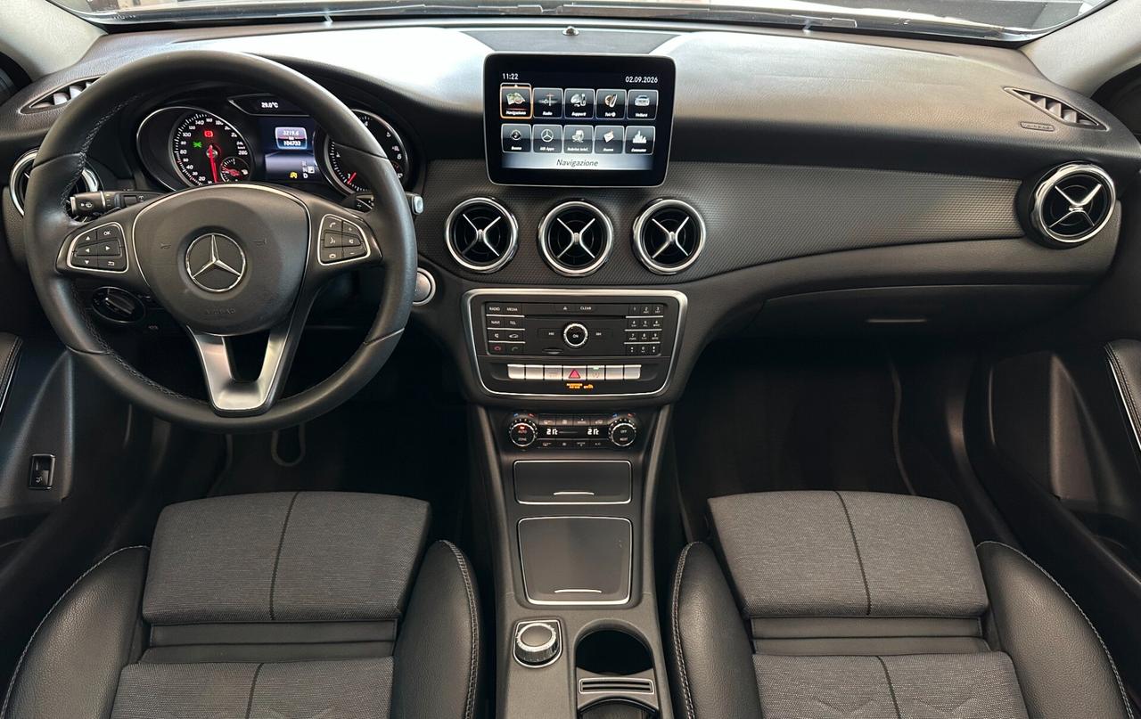 MERCEDES - BENZ GLA 180 d AUTO *TETTO*NEOPATENTATI*CAMERA*