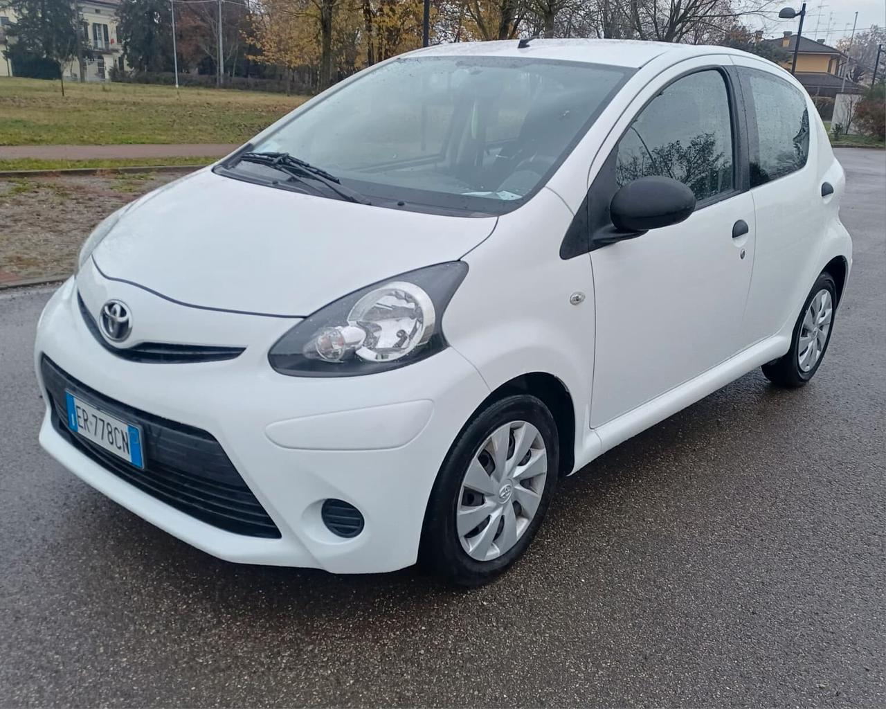 Toyota Aygo 1.0 12V VVT-i 5 porte Cool Soda Connect