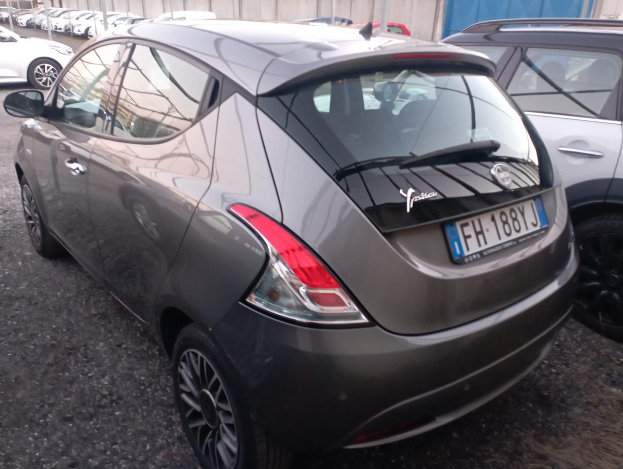 Lancia Ypsilon 1.2 69 CV 5 porte Silver