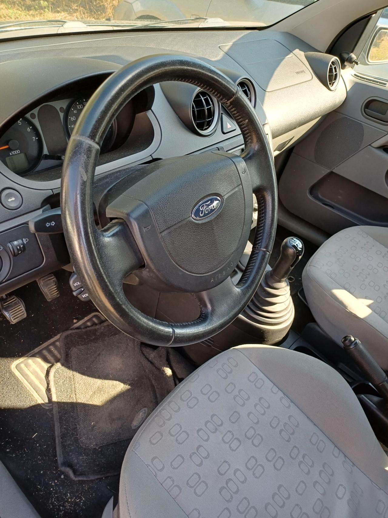 Ford Fiesta 1.2 16V 5p. Ambiente