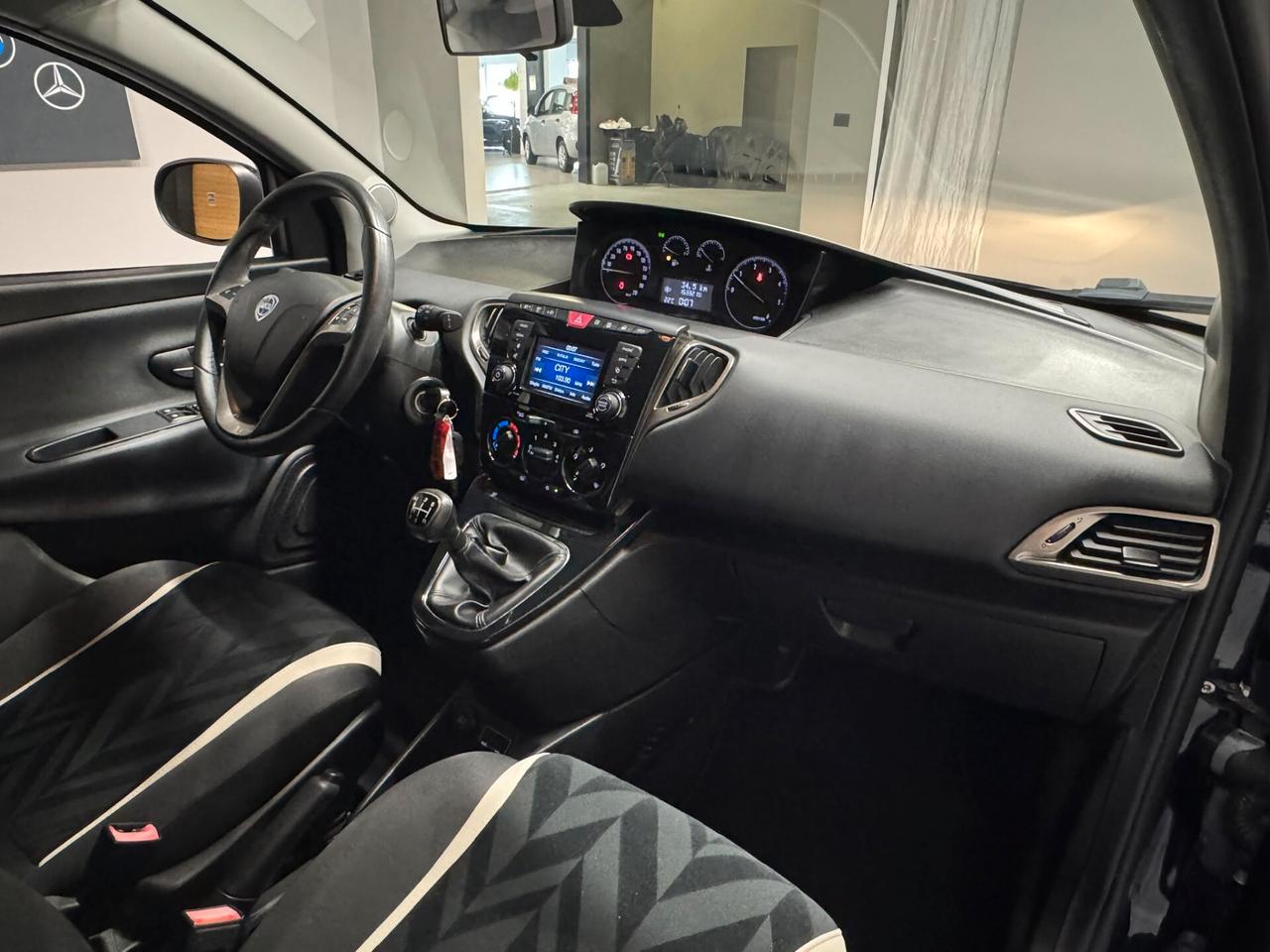 Lancia Ypsilon 1.3 MJT 16V 95 CV 5 porte S&S Silver