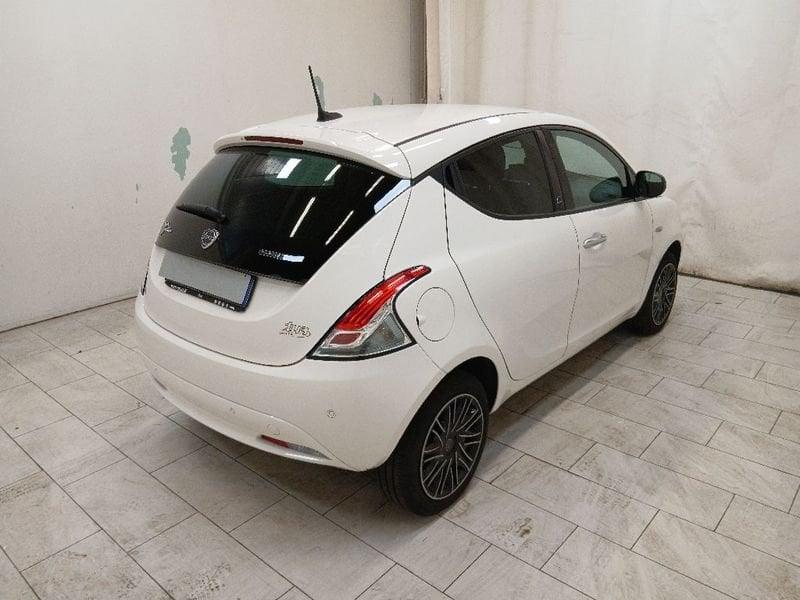 Lancia Ypsilon 1.0 firefly hybrid Gold s&s 70cv
