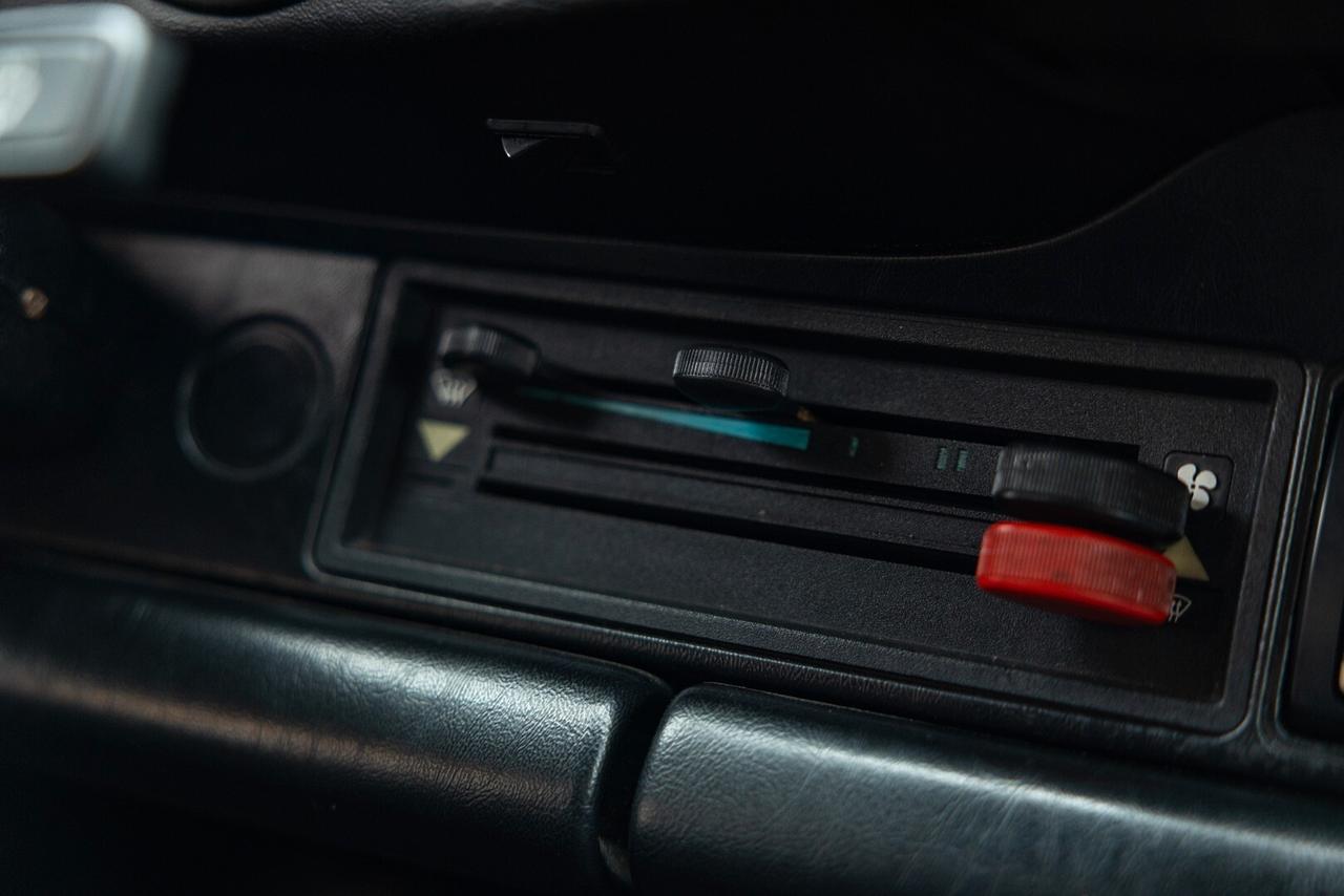 Porsche 911 CARRERA 3.2 G50 TARGA - RDS01800