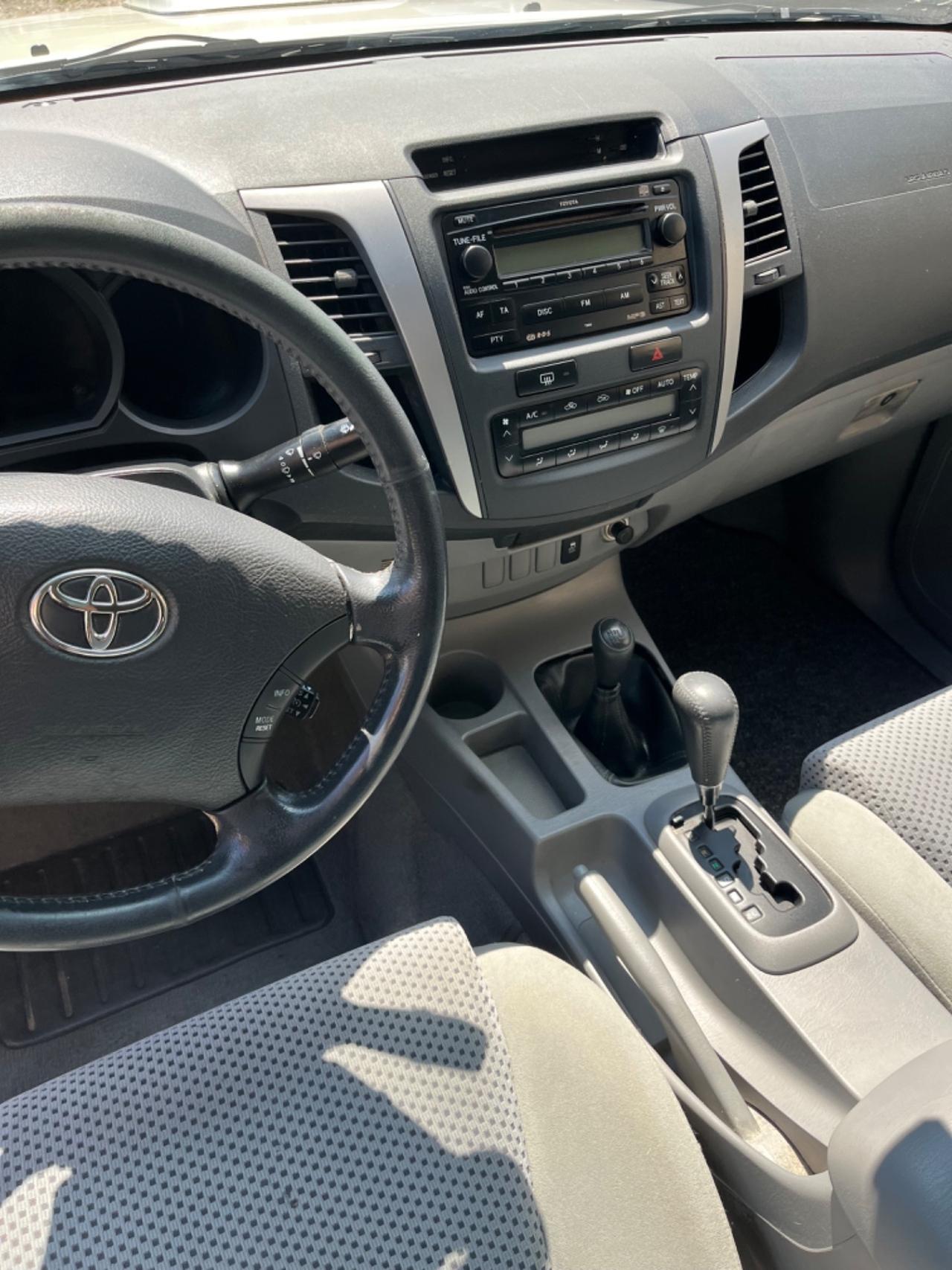 Toyota Hilux 2.5 D-4D 4WD 4p. Double Cab DLX