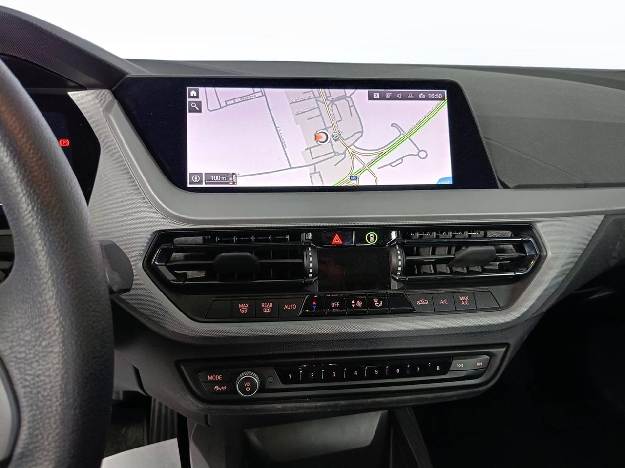 BMW Serie 1 F40 - 118d Business Advantage auto