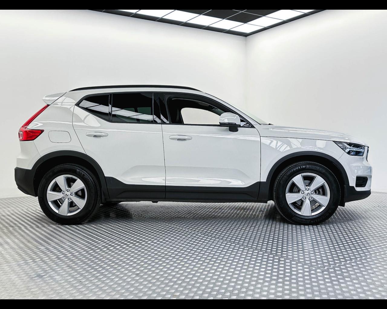 VOLVO XC40 (2017-->) - XC40 T2 Geartronic Momentum