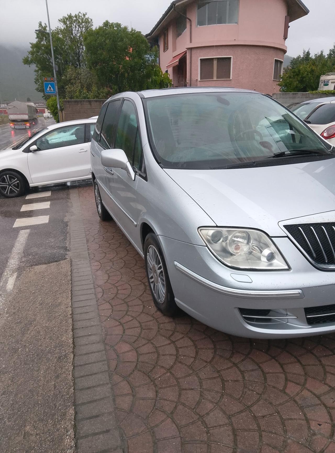Lancia Phedra 2.2 MJT Platino