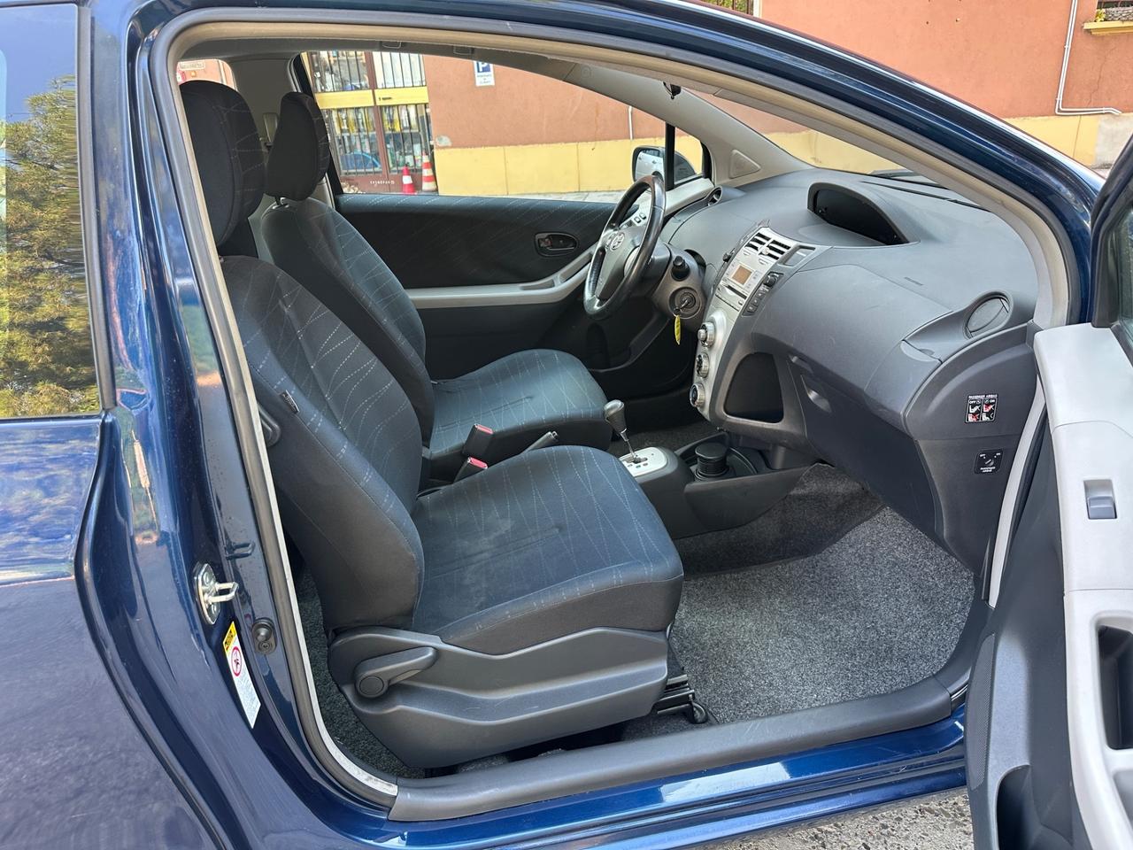 Toyota Yaris 1.3 3 porte cambio automatico