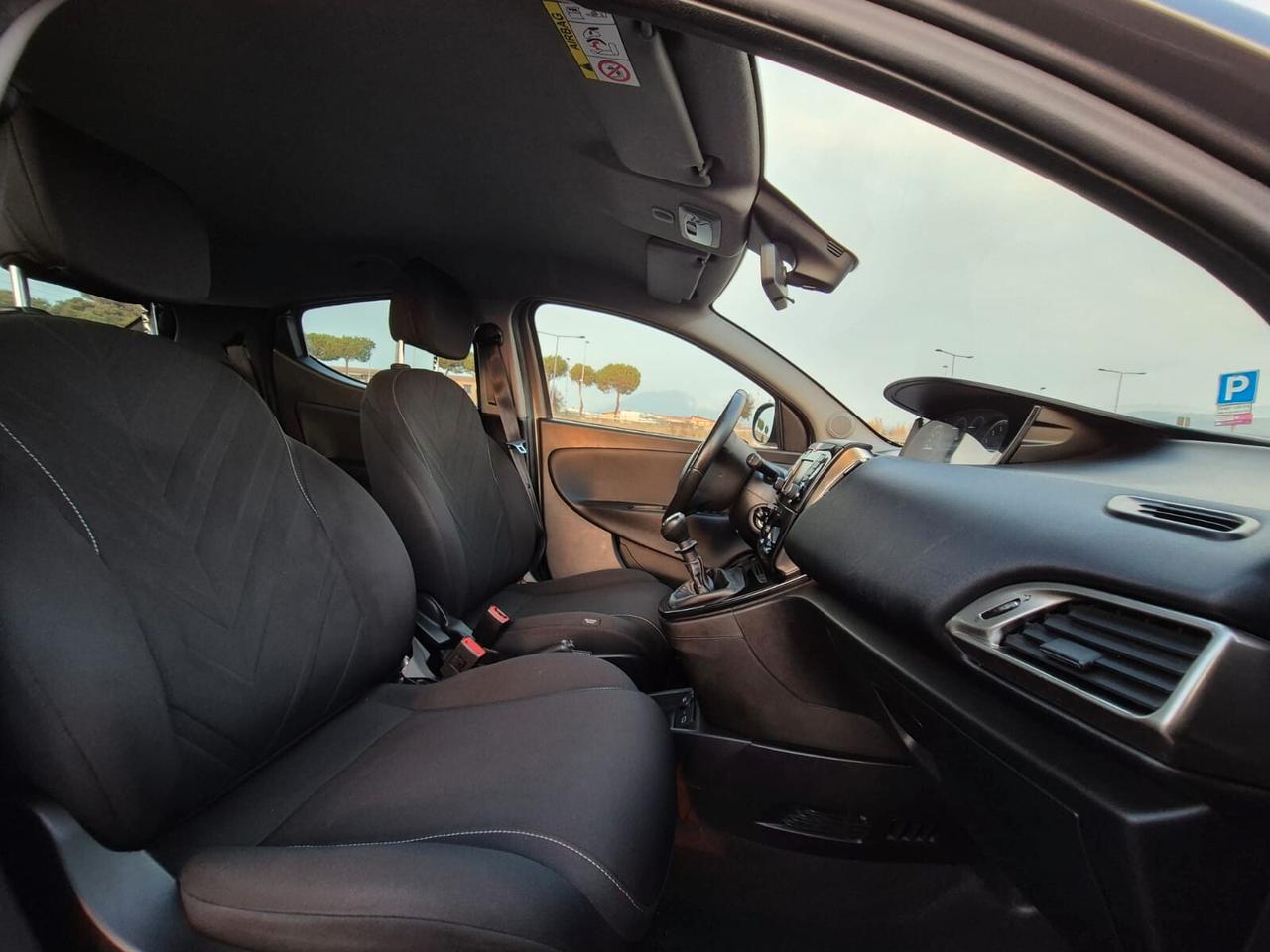 Lancia Ypsilon 1.0 FireFly 5 porte S&S Hybrid Ecochic Gold