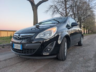 49.000km Opel Corsa 1.2 3 porte b-color