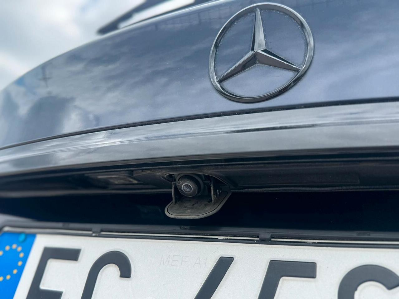 Mercedes-Benz GLA 200d SPORT AUTOMRETROCAMCARPLAY