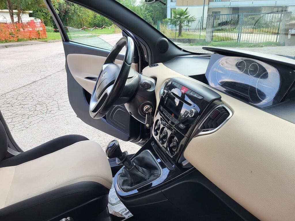 Lancia Ypsilon 1.2 69 CV Unyca