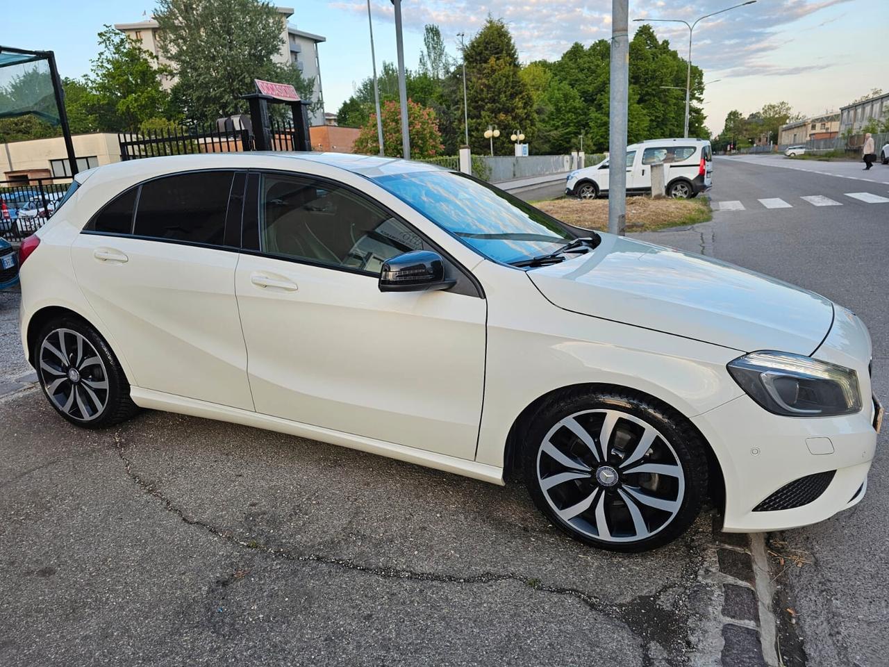 Mercedes-benz A 200 CDI 136cv Sport*Pelle*Bi-Xeno*18*Camera*