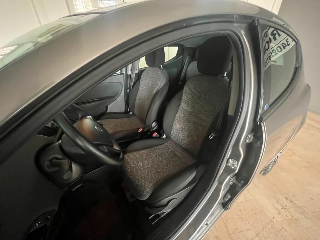 Lancia Ypsilon 1.2 69cv 5p Gpl Ecochic Adatta a Neopatentati