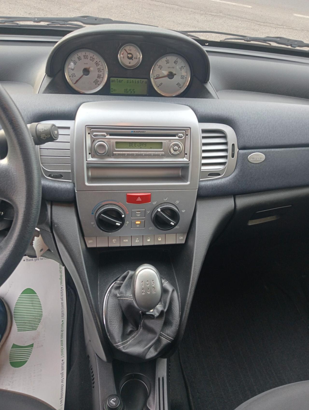 Lancia Ypsilon 1.2 Argento X Neopatentati