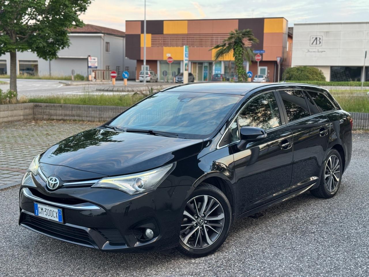 Toyota Avensis 2.0d 143cv Edition-S Euro 6B