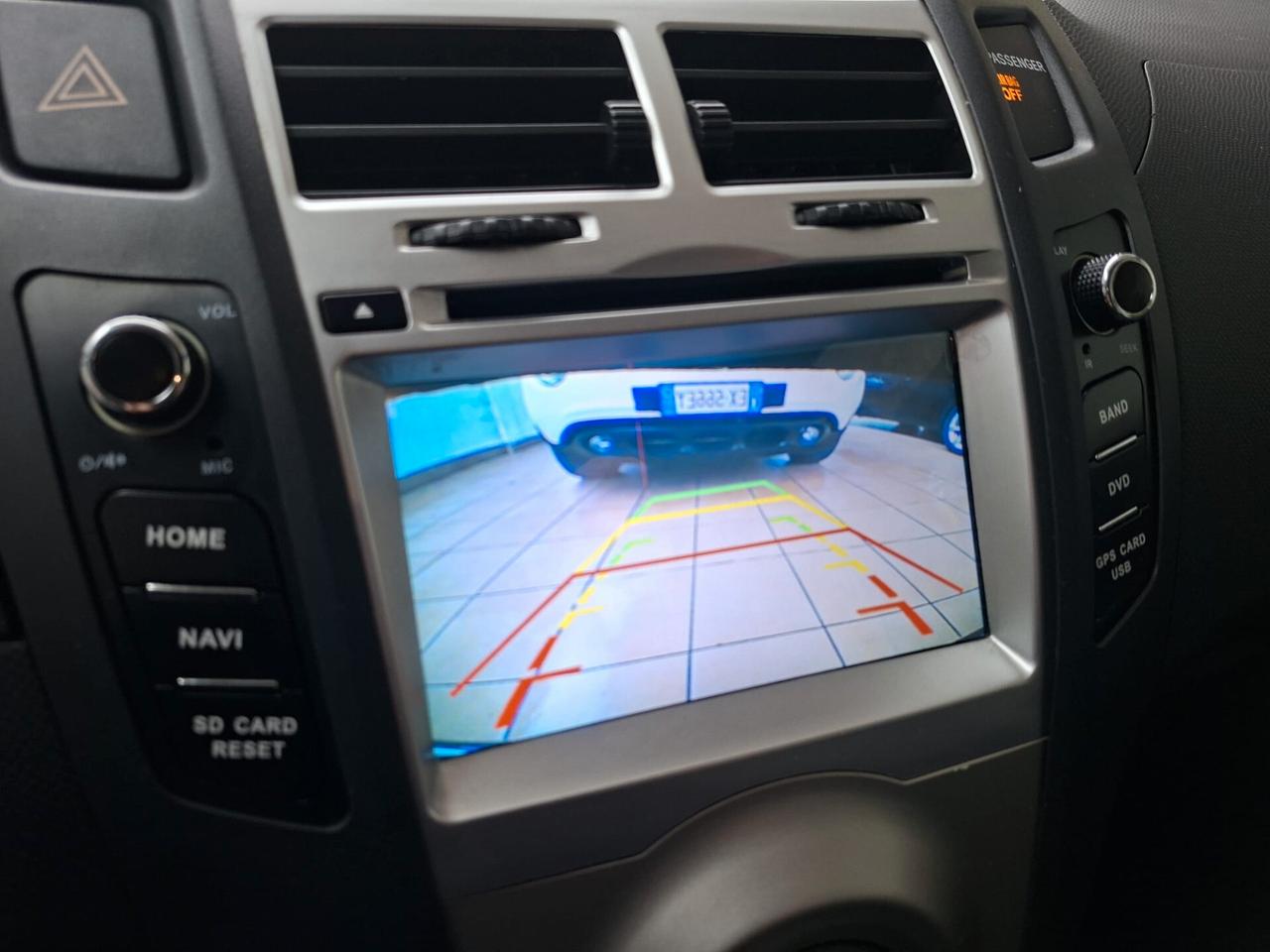 Toyota Yaris 5p 1.0 Sol, navi, telecamera, bluetooth.