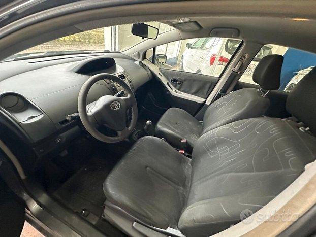 TOYOTA Yaris 2 serie Yaris 1.0 5 porte Now GPL