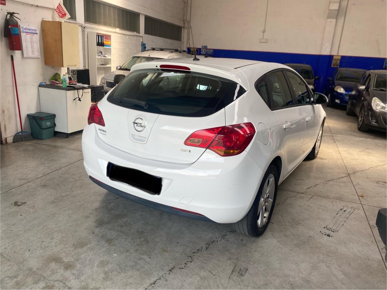 Opel Astra 1.7 CDTI 110CV 5 porte berlina