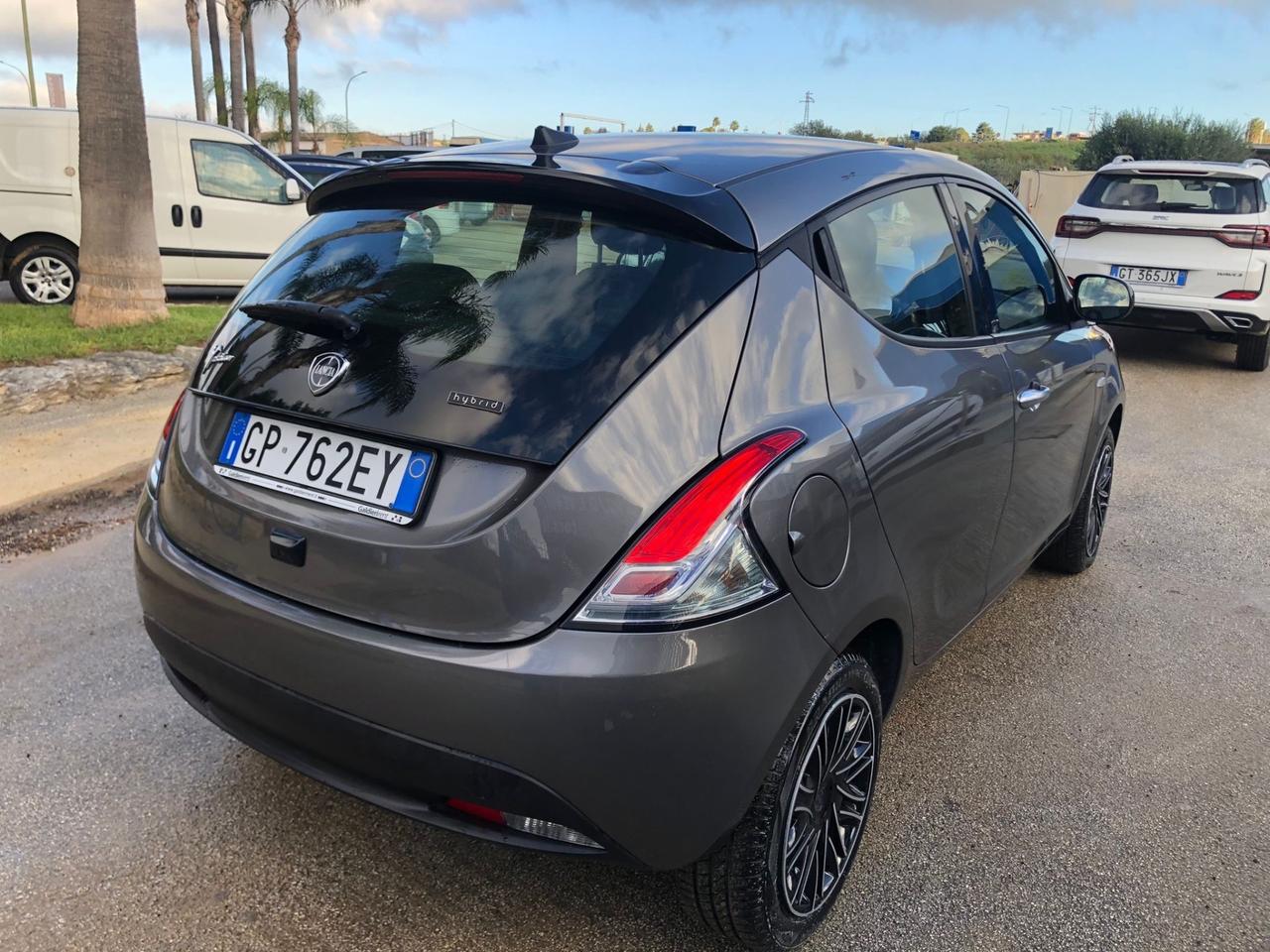 Lancia Ypsilon 1.0 FireFly 5 porte S&S Hybrid Gold