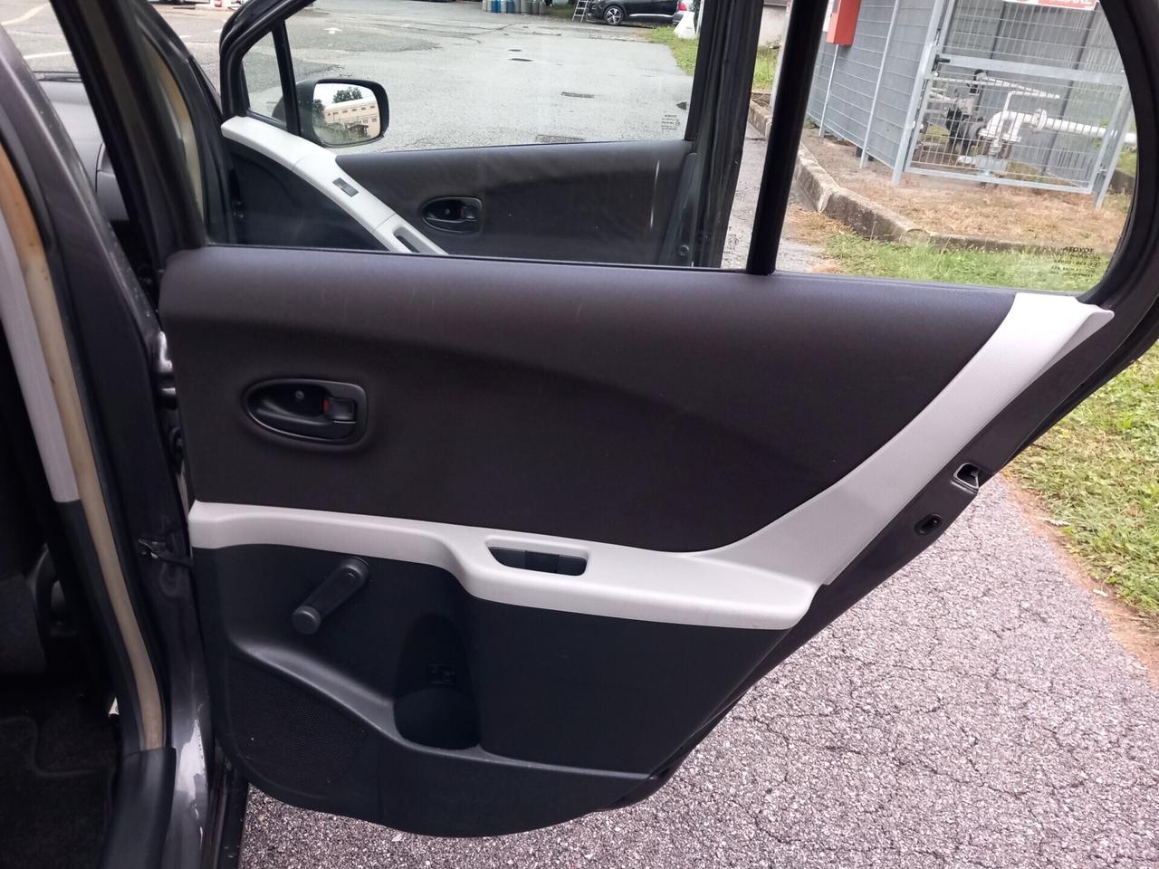 Toyota Yaris 1.0 5 porte Sol