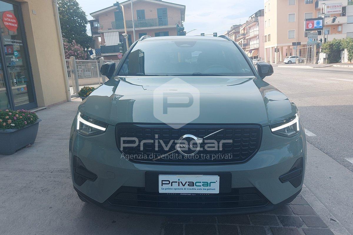 VOLVO XC40 B3 automatico Ultra Dark