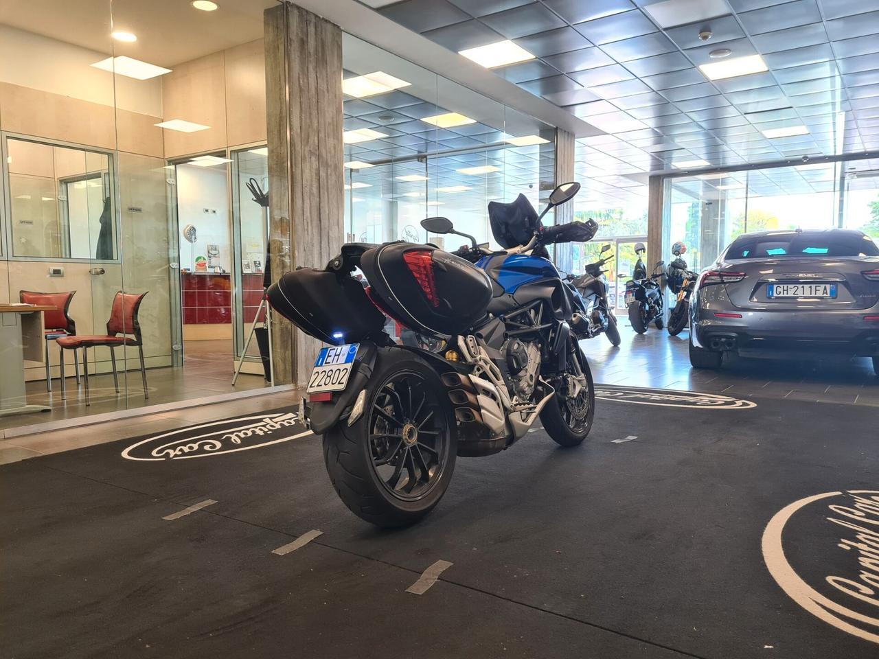 MV AGUSTA STRADALE 800