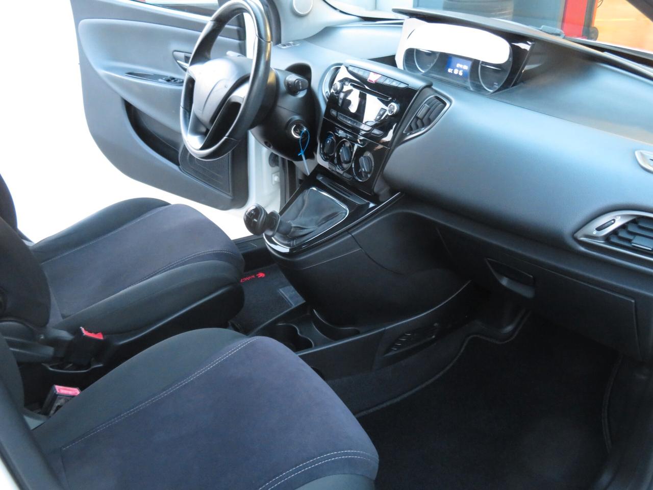 Lancia Ypsilon 1.2 69 CV 5 porte S&S Gold