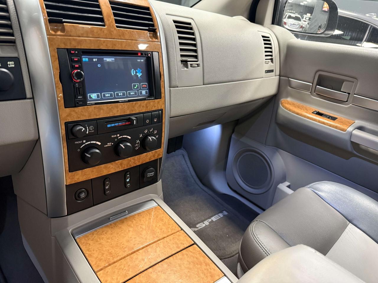 aspen 5.7 V8 HEMI cat AWD Touring