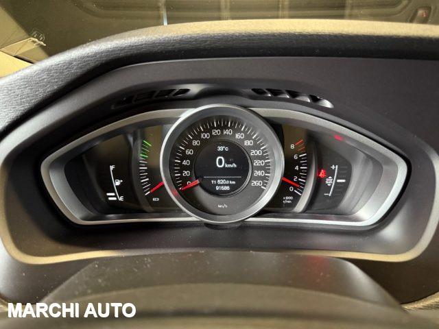 VOLVO V40 T2 Plus