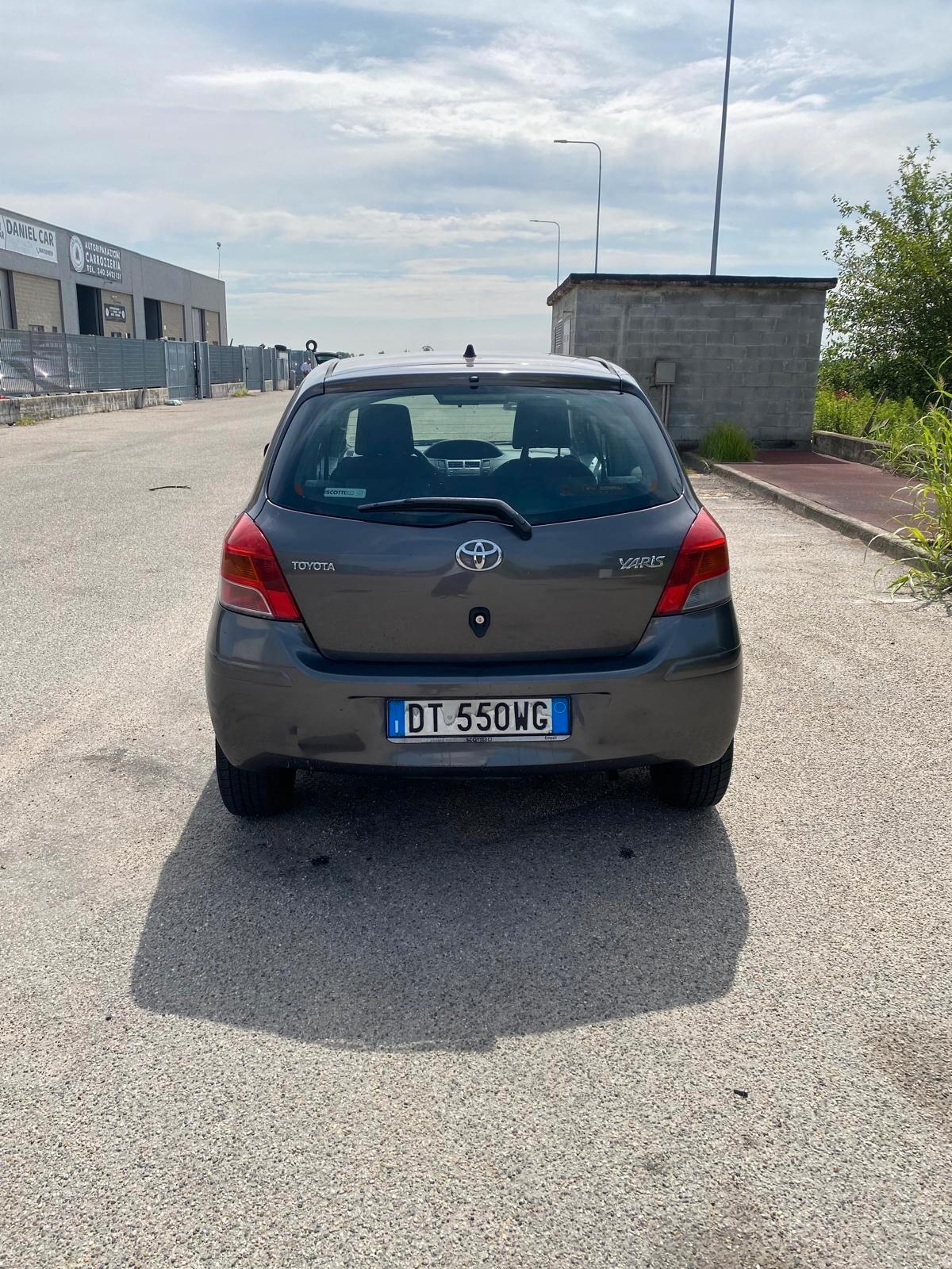 Toyota Yaris 1.0 5 porte Sol SOLI 130.000 KM CERTIFICATI UNICO PROPRIETARIO ADATTA AI NEOPATENTATI